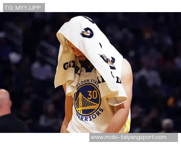 科尔盛赞库里在球队中的核心地位一切战术围绕他展开