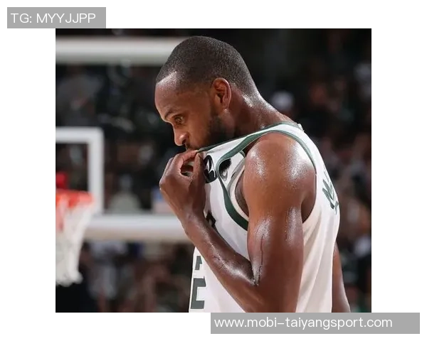 普尔半场状态低迷仅靠罚球得分三分球全失手表现令人失望