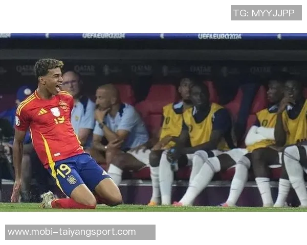 青年欧冠巴萨逆转巴黎克鲁伊维特小儿子精彩兜射锁定胜局 青年欧冠巴萨逆转巴黎克鲁伊维特小儿子精彩兜射锁定胜局